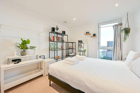 3 bedroom flat to rent - Photo 2