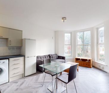 2 bedroom flat to rent - Photo 2