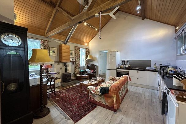 3 bedroom barn conversion to rent - Photo 1