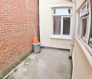 4 bedroom terraced house to rent - Photo 6