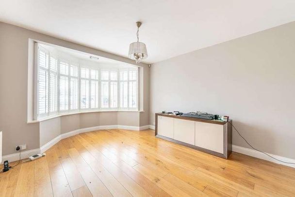 Lennox Gardens, Gladstone, NW10 - Photo 1