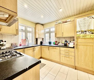 3 Bedroom Apartment, Sefton Street, Putney, London - Photo 1