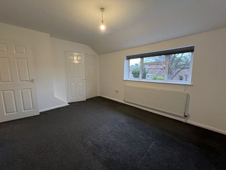 Henslow Way, Woking - 2 bedrooms Property for lettings - Seymours - Photo 3