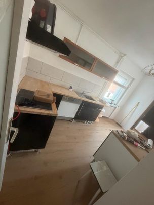 Große Wohnung in Leipzig mit 3 bis 4 Zimmern und Einbauküche - Photo 1