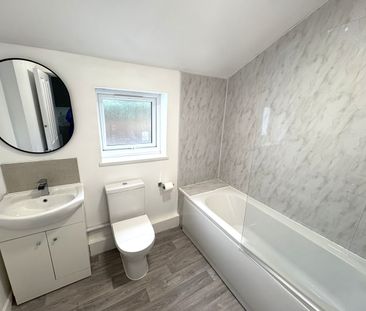 A Newly modernised Three-Bedroom Terraced home - Photo 3