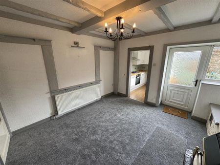 2 bedroom end of terrace house to rent - Photo 5