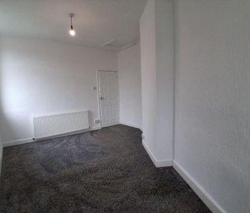 3 bedroom end of terrace house to rent - Photo 3