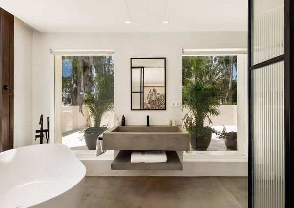 Luxury Villa for rent in Marbella Del Este, Spain