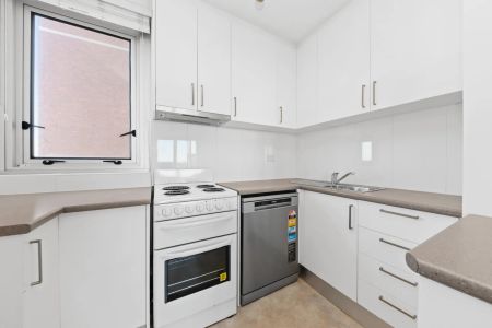 Light And Bright Two Bedroom Apartment with pool in Security Building - Photo 2