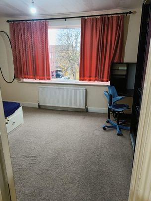 4 bedroom terraced house to rent - Photo 1