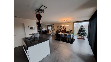 Een ruime en nieuwe woning met tuin nabij het centrum van Vlimmeren - Foto 2