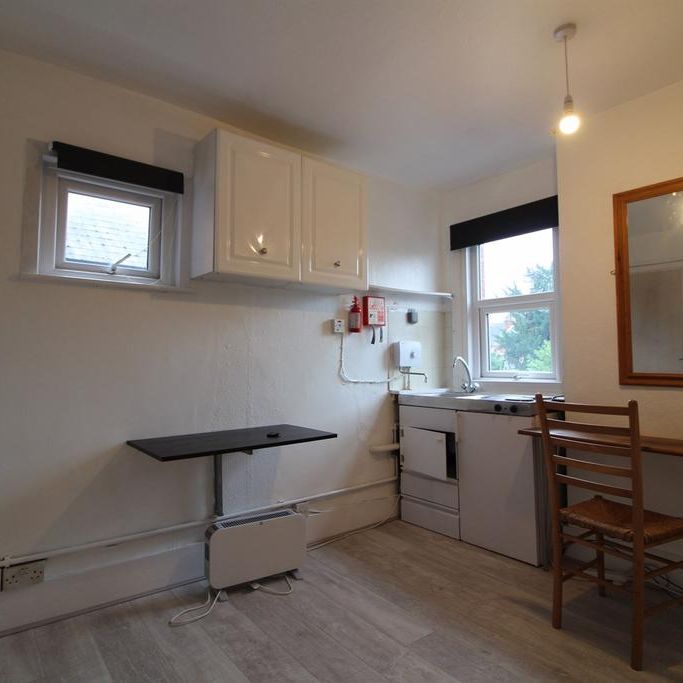 Studio to rent - Photo 1