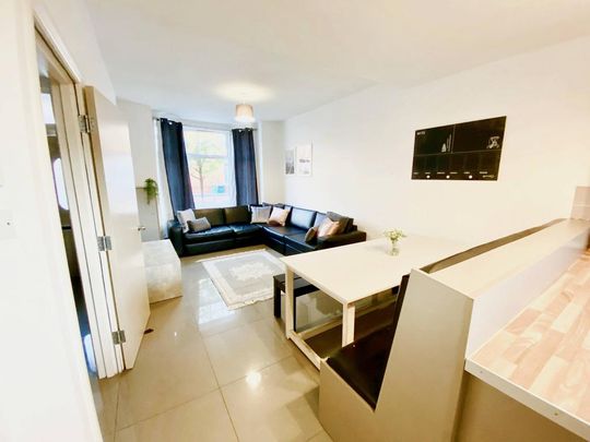 5 bedroom house to rent - Photo 1