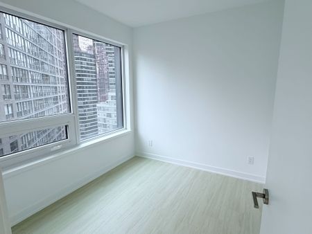 For Lease - 8 Wellesley Street Unit# 1916, Toronto, Ontario - Photo 3