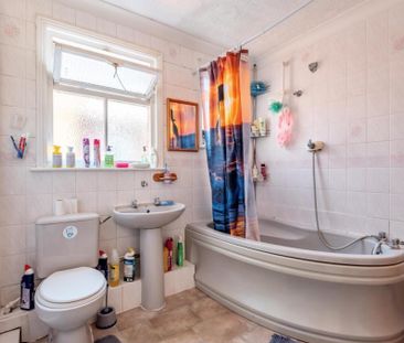 1 bedroom in a house share to rent - Photo 5