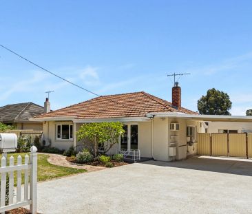 White picket charmer with modern comforts - Photo 2