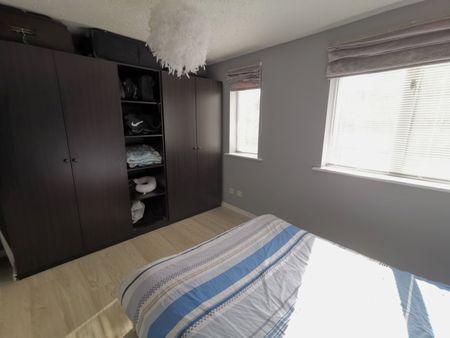 1 Bed Flat, Telegraph Place, E14 - Photo 2