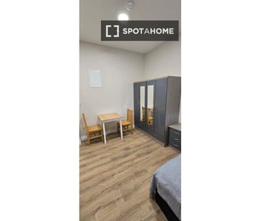 Room in shared 14-bedroom apartment in Smithfield, Dublin. - Photo 6