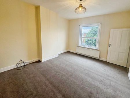 2 bedroom end of terrace house to rent - Photo 2
