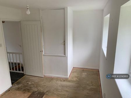 2 bedroom terraced house to rent - Photo 4