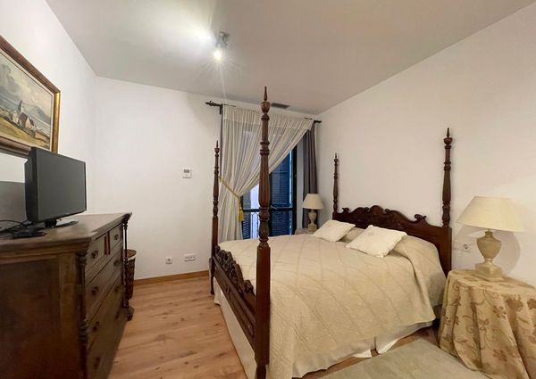 Apartamento amueblado de 3 dormitorios y 2 baños con patio en la Plaza de Cort, Palma.