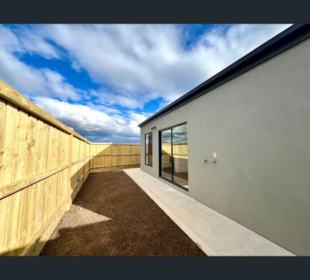 2 Fawn Street, Wyndham Vale, Vic 3024 - Photo 4