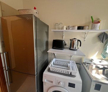 Fully Furnished - Guest Wing (separate/private) - Photo 3