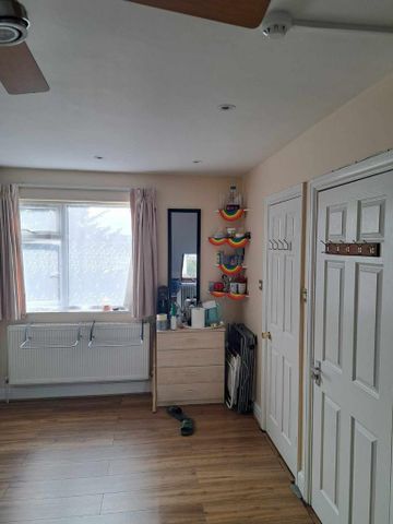 1 bedroom in a house share to rent - Photo 2