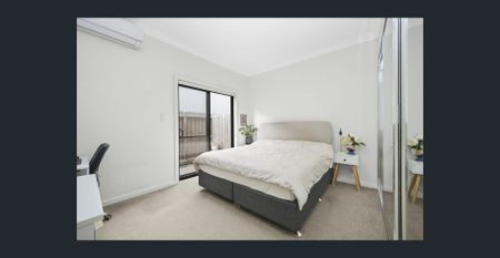 Modern Ground-Floor Apartment with Private Courtyard - Photo 3