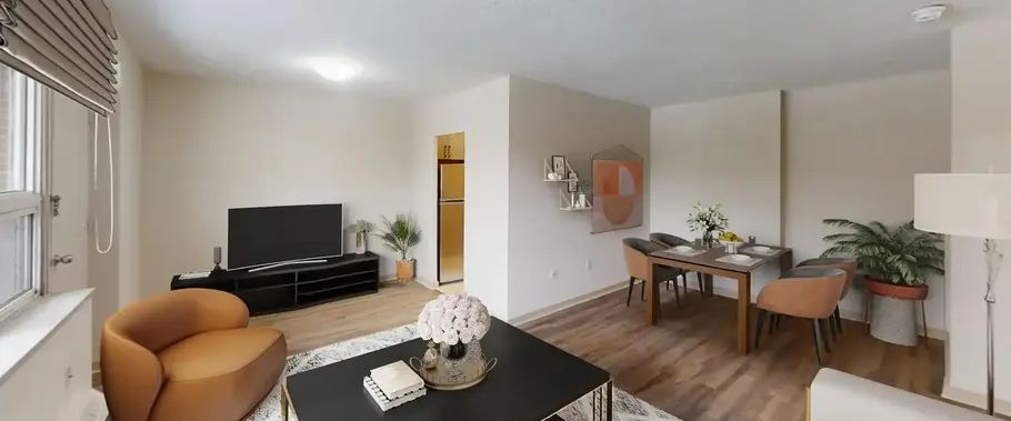 Strathroy Manor | 1470 Williamsport Drive, Mississauga - Photo 1