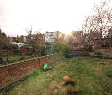 1 bedroom in a house share to rent - Photo 3