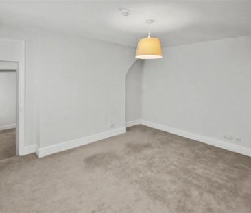 3 bedroom flat to rent - Photo 5