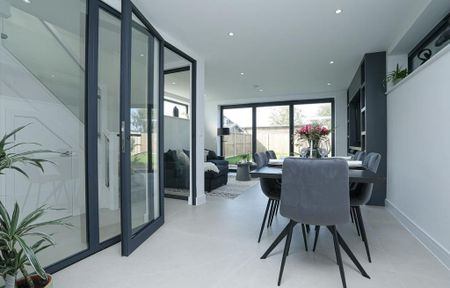 4 bedroom semi-detached house to rent - Photo 2