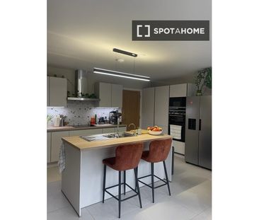 Double room in a two bedroom house for single person for ren - Photo 2