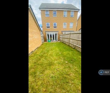 3 bedroom semi-detached house to rent - Photo 3