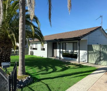 Charming 3 Bedroom Home - Water Included In Weekly Rent - Photo 3