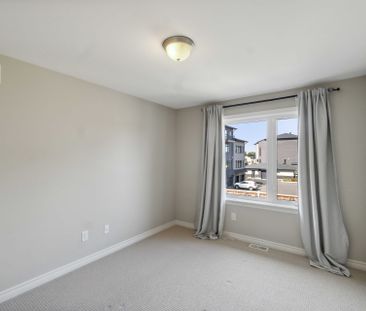 For Lease - 760 Carnelian Crescent, Blossom Park - Airport and Area... - Photo 6