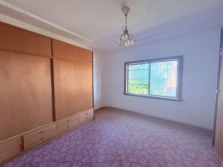 CLOSE TO ALL AMENITIES! - Photo 4