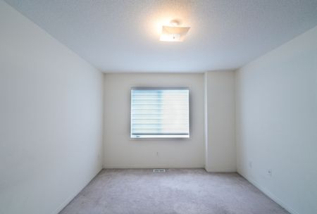 For Lease - 36 Camilleri Road, Ajax, Ontario - Photo 4