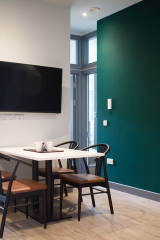 Park Street Room 3 - Photo 2