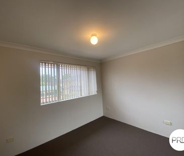 Spacious and Secure 3-Bedroom Townhouse in Casula! - Photo 4