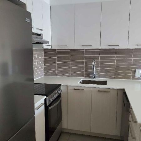 EN PLEIN COEUR DE VERDUN - grand 3 1/2 à deux pas du parc - Photo 3