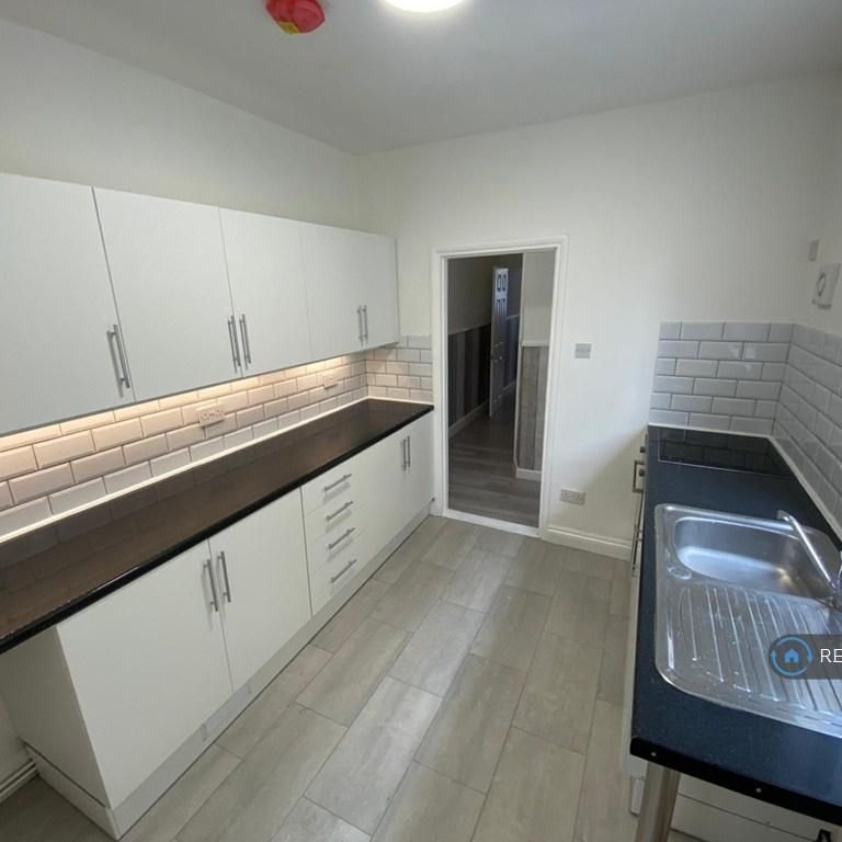 4 bedroom terraced house to rent - Photo 1