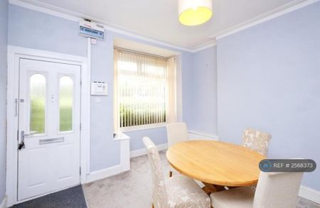 2 bedroom end of terrace house to rent - Photo 2