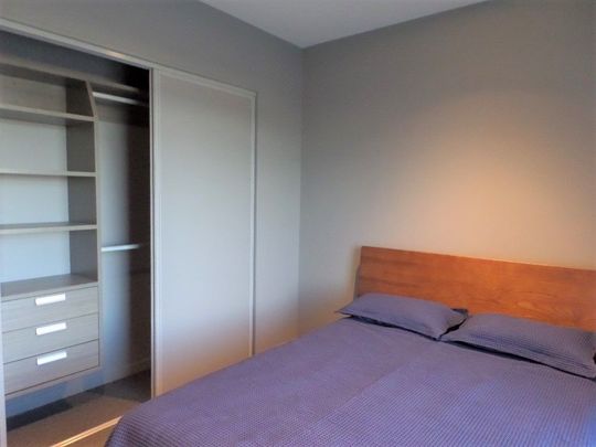 Stylish two bedroom townhouse in the Verdeco Park subdivision. - Photo 1