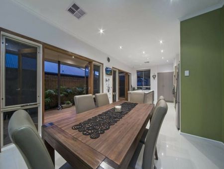 Low Maintenance Family Home - Photo 2