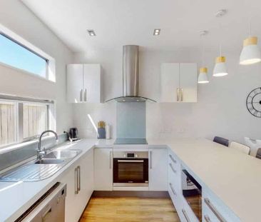 Gorgeous Four Bedroom Modern Home - Photo 2