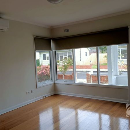 ONE BEDROOM UNIT IN A CONVENIENT LOCATION - Photo 4