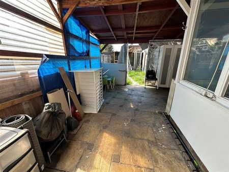 Blundell Road, Edgware, HA8 - Photo 4