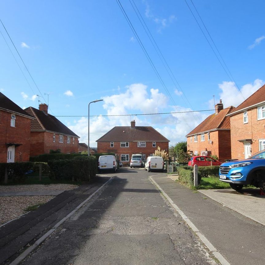 3 bedroom semi-detached house to rent - Photo 2